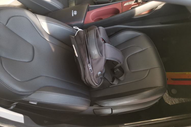 Used Hyundai Elantra 2022 1.5L CVT GLX Elite Edition Right Front Seat