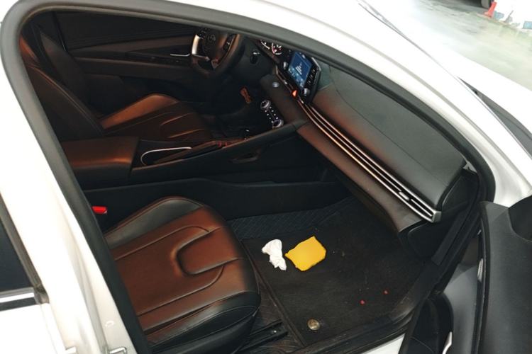 Used Hyundai Elantra 2022 1.5L CVT GLX Elite Edition Right Front Seat