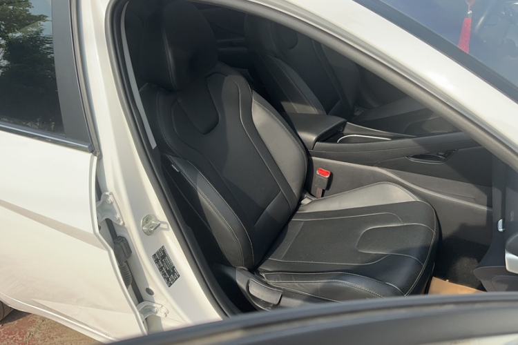 Used Hyundai Elantra 2022 1.5L CVT GLX Elite Edition Right Front Seat