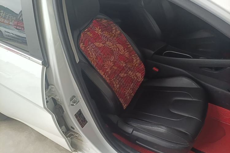 Used Hyundai Elantra 2022 1.5L CVT LUX Prestige Edition Right Front Seat