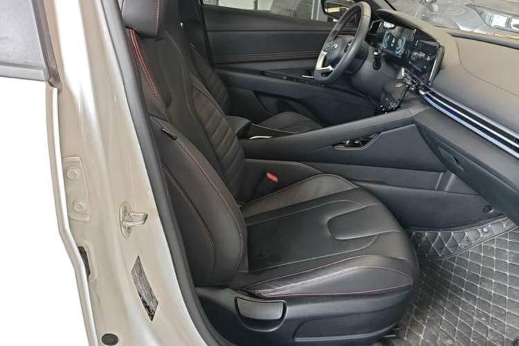 Used Hyundai Elantra 2022 1.5L CVT 20th Anniversary Edition Right Front Seat