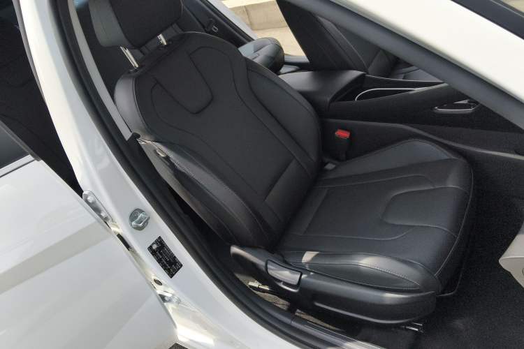 Used Hyundai Elantra 2022 1.5L CVT GLX Elite Edition Right Front Seat