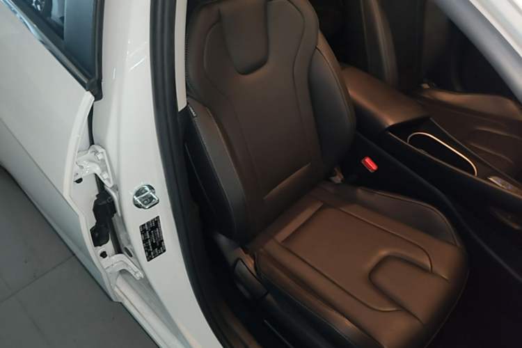 Used Hyundai Elantra 2022 1.5L CVT GLX Elite Edition Right Front Seat
