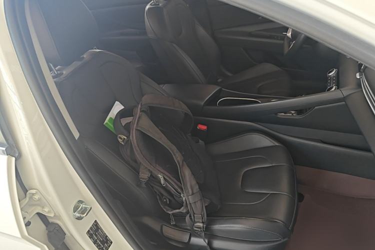 Used Hyundai Elantra 2022 1.5L CVT GLX Elite Edition Right Front Seat