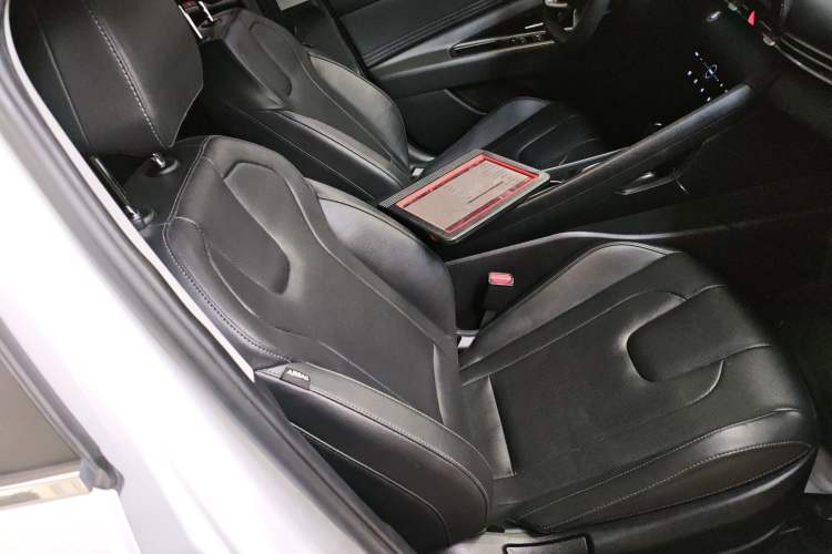 Used Hyundai Elantra 2022 1.5L CVT LUX Prestige Edition Right Front Seat