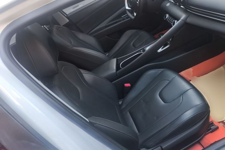 Used Hyundai Elantra 2022 1.5L CVT GLX Elite Edition Right Front Seat