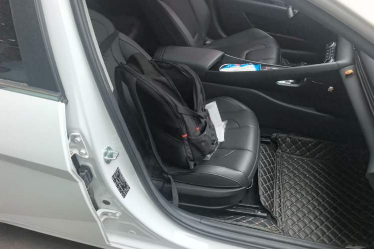 Used Hyundai Elantra 2022 1.5L CVT GLX Elite Edition Right Front Seat