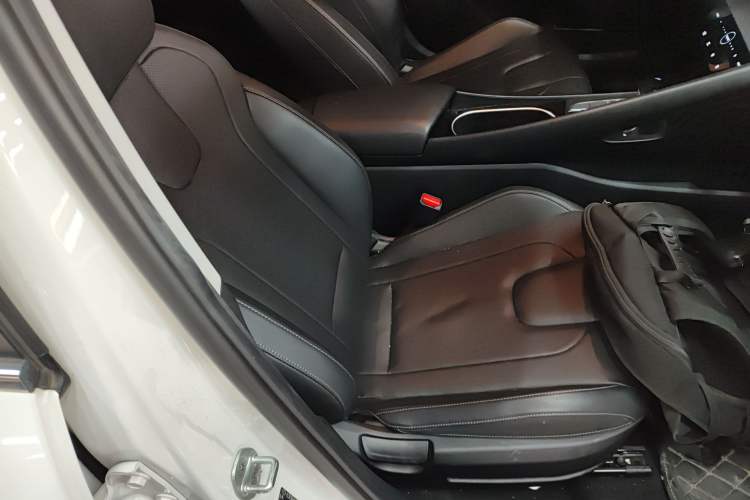 Used Hyundai Elantra 2022 1.5L CVT GLX Elite Edition Right Front Seat