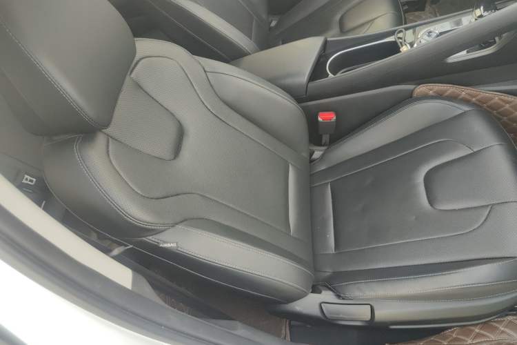 Used Hyundai Elantra 2022 1.5L CVT GLX Elite Edition Right Front Seat