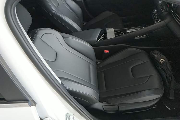 Used Hyundai Elantra 2022 1.5L CVT GLX Elite Edition Right Front Seat