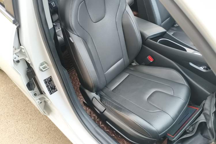 Used Hyundai Elantra 2022 1.5L CVT GLX Elite Edition Right Front Seat