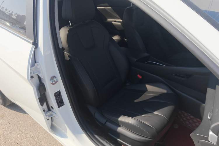 Used Hyundai Elantra 2022 1.5L CVT LUX Prestige Edition Right Front Seat