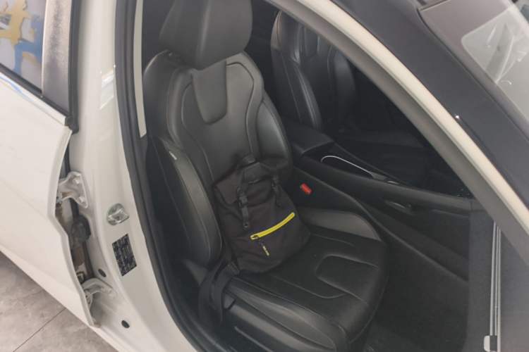 Used Hyundai Elantra 2022 1.5L CVT LUX Prestige Edition Right Front Seat