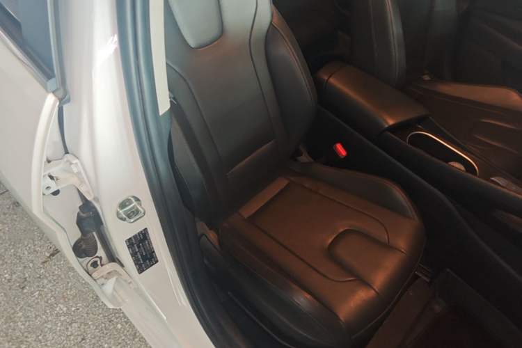 Used Hyundai Elantra 2022 1.5L CVT LUX Prestige Edition Right Front Seat