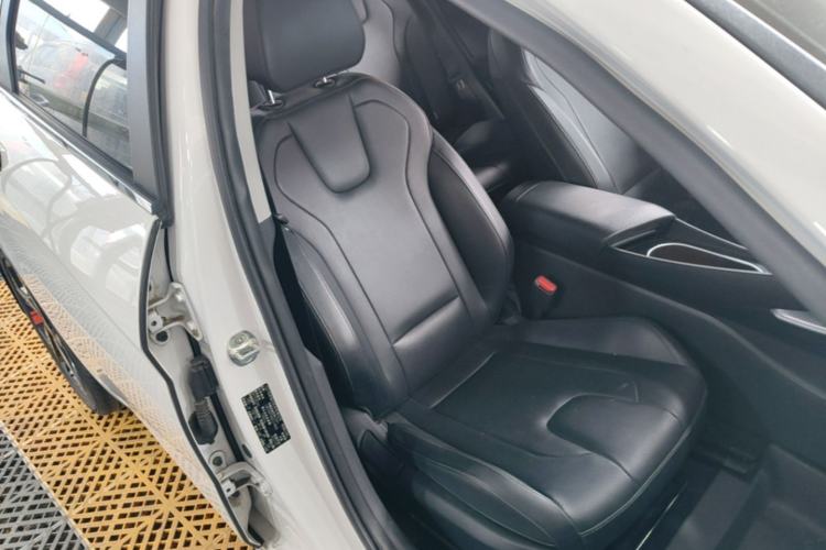Used Hyundai Elantra 2022 1.5L CVT LUX Prestige Edition Right Front Seat
