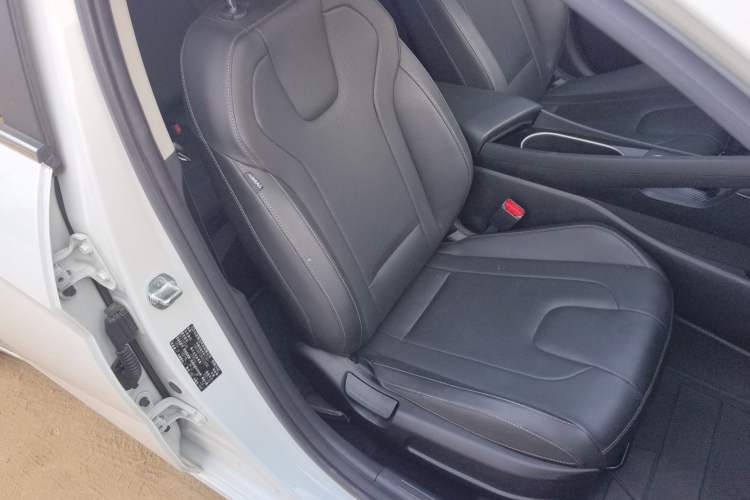 Used Hyundai Elantra 2022 1.5L CVT GLX Elite Edition Right Front Seat