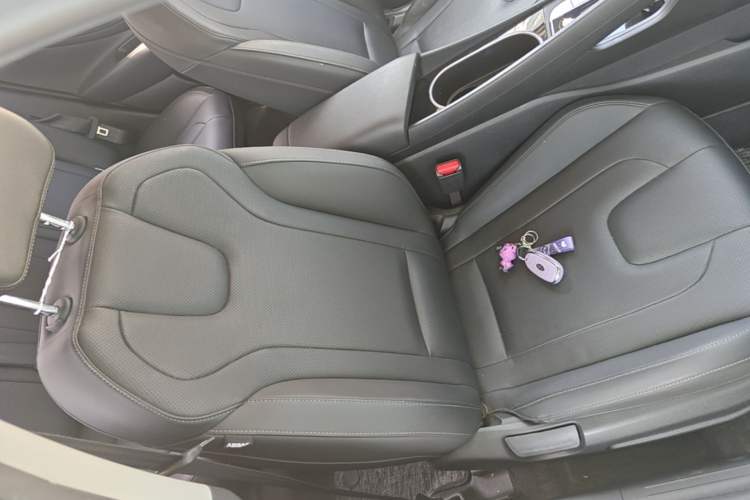 Used Hyundai Elantra 2022 1.5L CVT GLX Elite Edition Right Front Seat