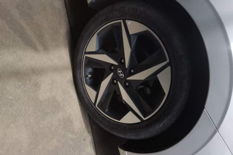 Used Hyundai Elantra 2022 1.5L CVT GLX Elite Edition Right Front Wheel Hub