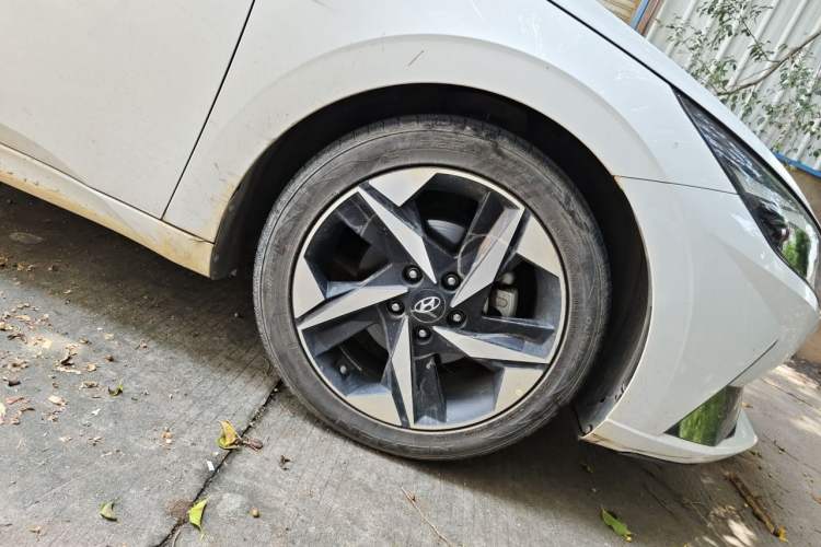 Used Hyundai Elantra 2022 1.5L CVT LUX Prestige Edition Right Front Wheel Hub