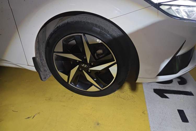 Used Hyundai Elantra 2022 1.5L CVT GLX Elite Edition Right Front Wheel Hub