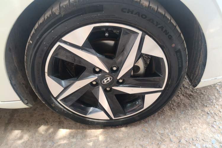Used Hyundai Elantra 2022 1.5L CVT LUX Prestige Edition Right Front Wheel Hub