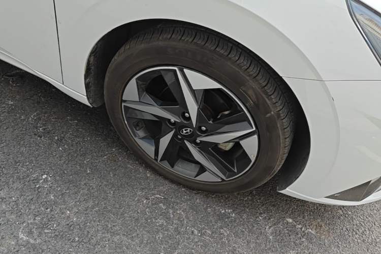 Used Hyundai Elantra 2022 1.5L CVT GLX Elite Edition Right Front Wheel Hub