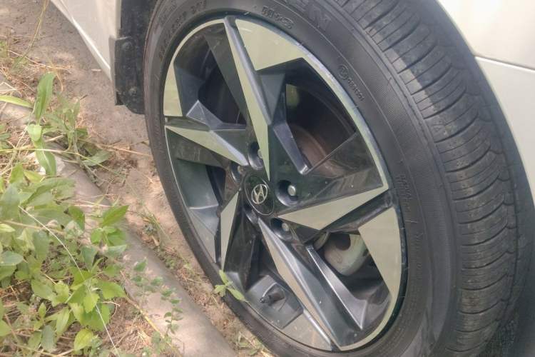 Used Hyundai Elantra 2022 1.5L CVT LUX Prestige Edition Right Front Wheel Hub
