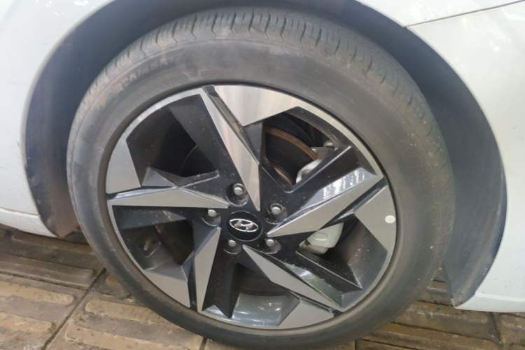 Used Hyundai Elantra 2022 1.5L CVT GLX Elite Edition Right Front Wheel Hub