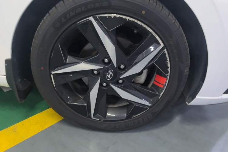 Used Hyundai Elantra 2022 1.5L CVT LUX Prestige Edition Right Front Wheel Hub