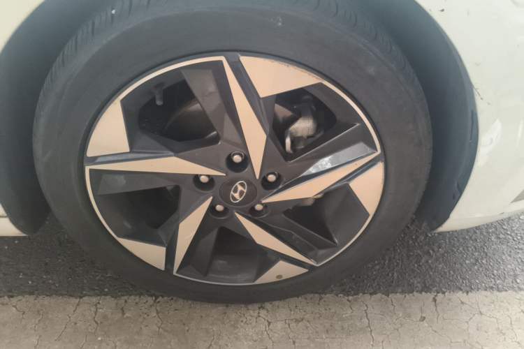Used Hyundai Elantra 2022 1.5L CVT LUX Prestige Edition Right Front Wheel Hub