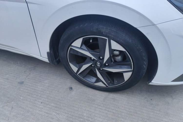 Used Hyundai Elantra 2022 1.5L CVT LUX Prestige Edition Right Front Wheel Hub