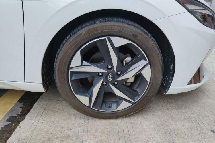 Used Hyundai Elantra 2022 1.5L CVT LUX Prestige Edition Right Front Wheel Hub