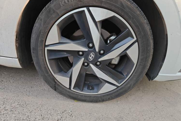 Used Hyundai Elantra 2022 1.5L CVT LUX Prestige Edition Right Front Wheel Hub