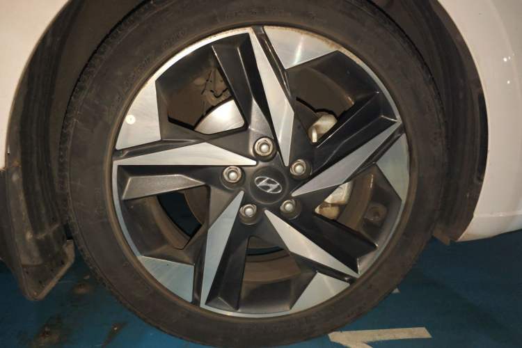 Used Hyundai Elantra 2022 1.5L CVT GLX Elite Edition Right Front Wheel Hub