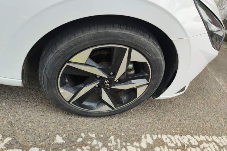 Used Hyundai Elantra 2022 1.5L CVT GLX Elite Edition Right Front Wheel Hub