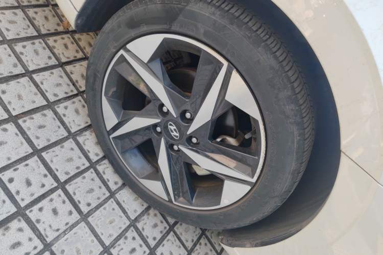 Used Hyundai Elantra 2022 1.5L CVT LUX Prestige Edition Right Front Wheel Hub