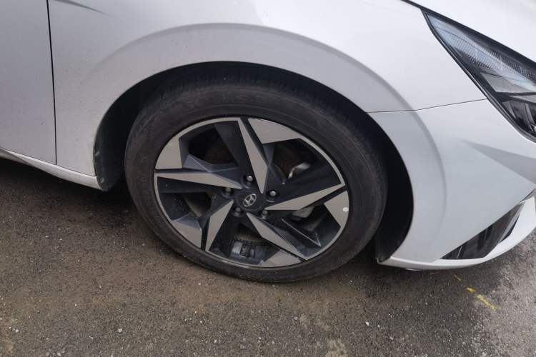 Used Hyundai Elantra 2022 240TGDi DCT LUX Prestige Edition Right Front Wheel Hub