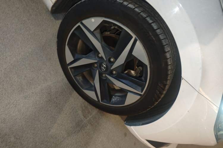 Used Hyundai Elantra 2022 1.5L CVT LUX Prestige Edition Right Front Wheel Hub