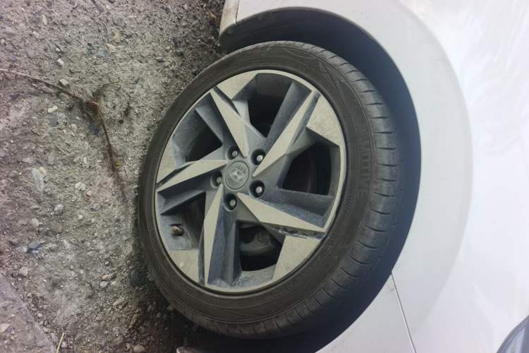Used Hyundai Elantra 2022 240TGDi DCT LUX Prestige Edition Right Front Wheel Hub