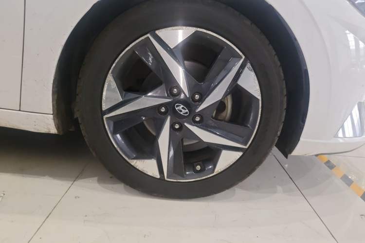 Used Hyundai Elantra 2022 1.5L CVT GLX Elite Edition Right Front Wheel Hub