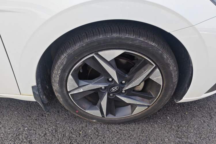 Used Hyundai Elantra 2022 1.5L CVT LUX Prestige Edition Right Front Wheel Hub