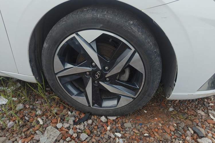 Used Hyundai Elantra 2022 1.5L CVT GLX Elite Edition Right Front Wheel Hub