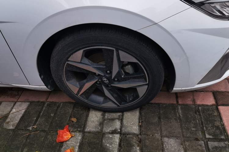 Used Hyundai Elantra 2022 1.5L CVT LUX Prestige Edition Right Front Wheel Hub