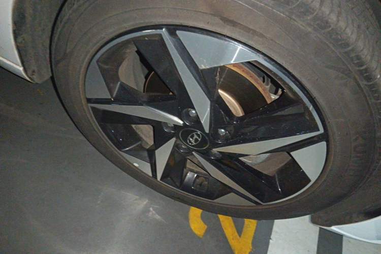 Used Hyundai Elantra 2022 1.5L CVT GLX Elite Edition Right Front Wheel Hub
