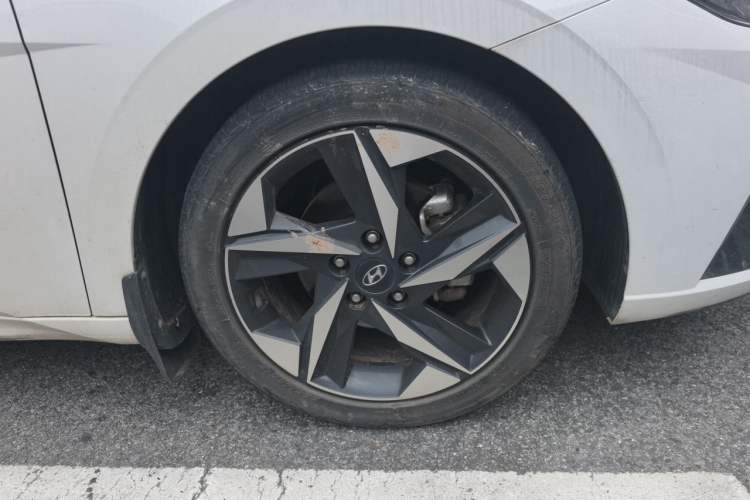 Used Hyundai Elantra 2022 1.5L CVT LUX Prestige Edition Right Front Wheel Hub