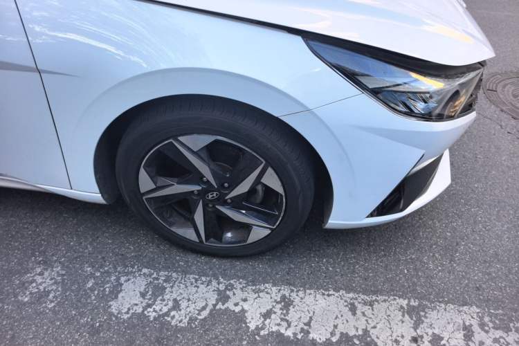 Used Hyundai Elantra 2022 1.5L CVT LUX Prestige Edition Right Front Wheel Hub