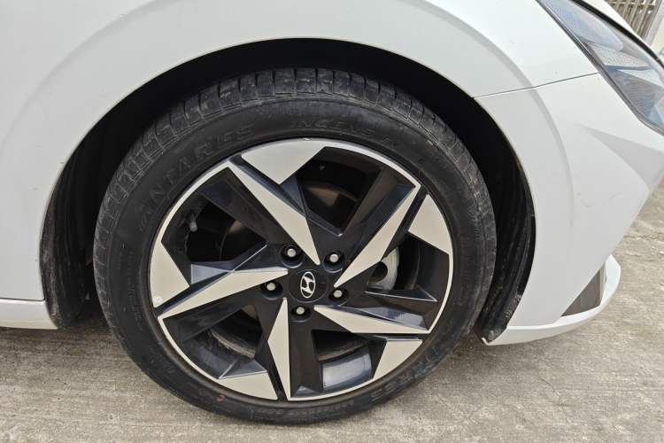 Used Hyundai Elantra 2022 1.5L CVT LUX Prestige Edition Right Front Wheel Hub