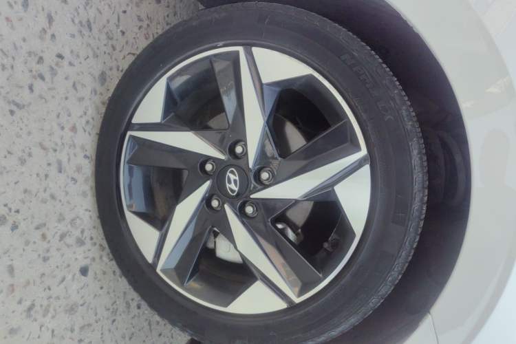 Used Hyundai Elantra 2022 1.5L CVT LUX Prestige Edition Right Front Wheel Hub