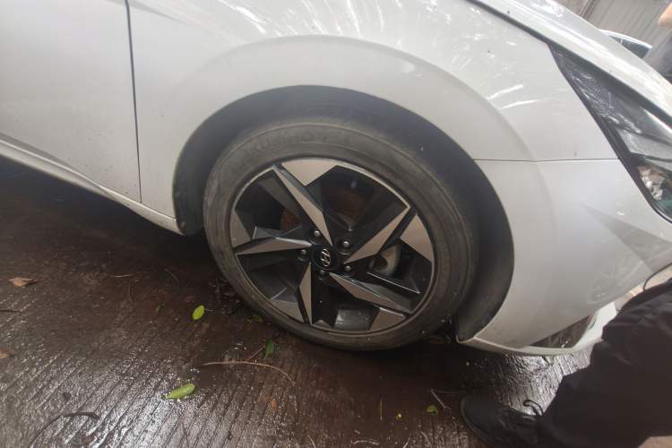 Used Hyundai Elantra 2022 1.5L CVT LUX Prestige Edition Right Front Wheel Hub