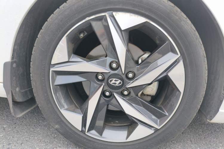 Used Hyundai Elantra 2022 240TGDi DCT LUX Prestige Edition Right Front Wheel Hub